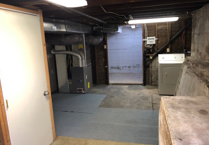 Building Photo - 1124 E Garfield Ave