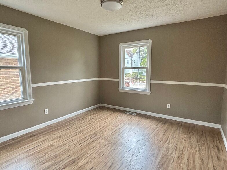 Building Photo - 3312 Brookview Blvd