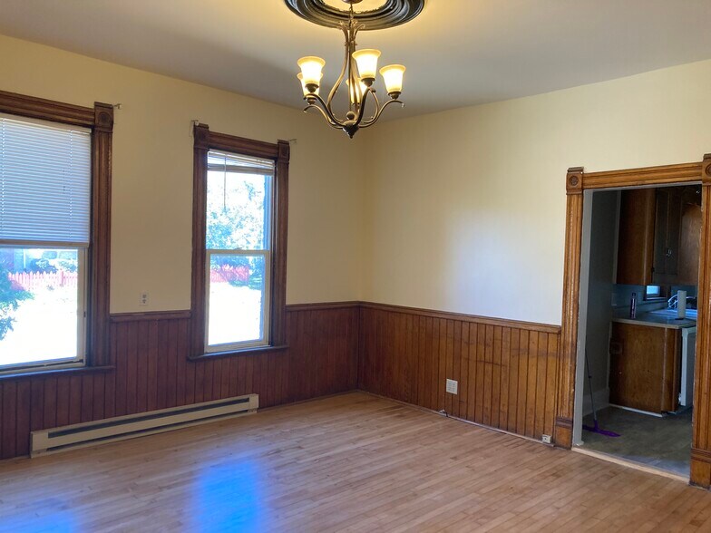 Living Room - 331 14th Ave NE