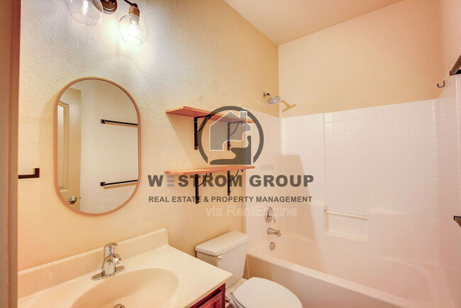 Building Photo - 3217 Hornbeam St