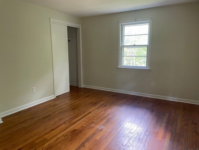 Building Photo - 85 Valley Rd