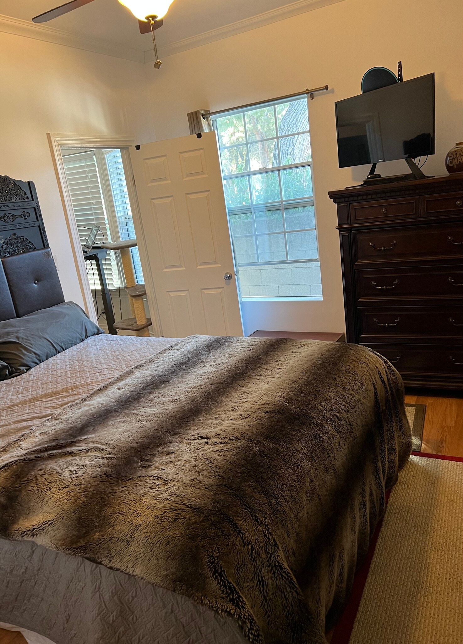 Large Bedroom includes a walk in closet - 607 N Garfield Ave