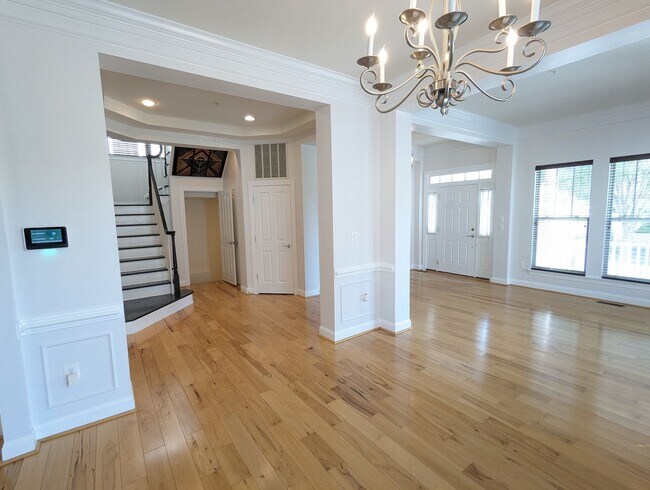 Building Photo - Impeccably maintained SFH in Clarksburg re...