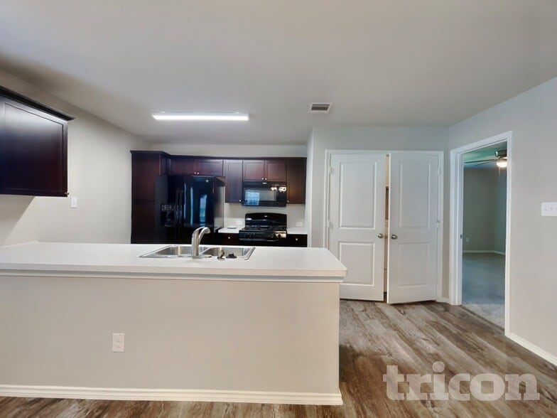 Building Photo - 5306 Everett Loop