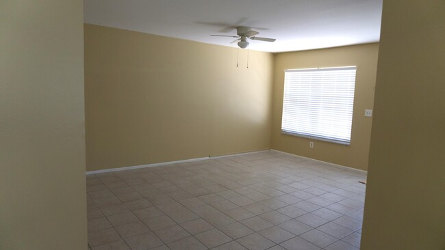 Building Photo - 1450 SE Rivergreen Cir