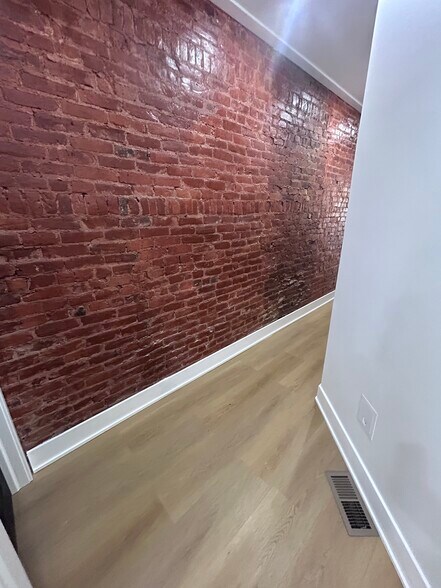 Building Photo - 2209 N 10th St