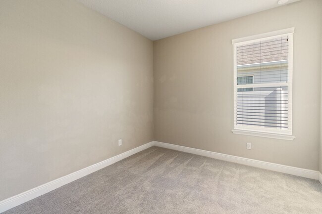 Building Photo - Stunning Avalon Park 4 Bed / 3 Bath Home f...