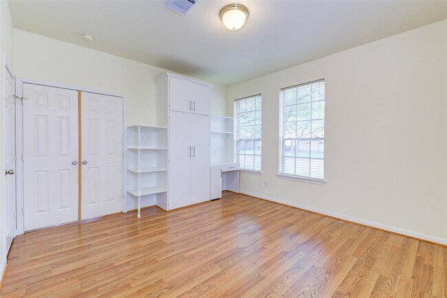 Building Photo - 2338 Plantation Bend Dr