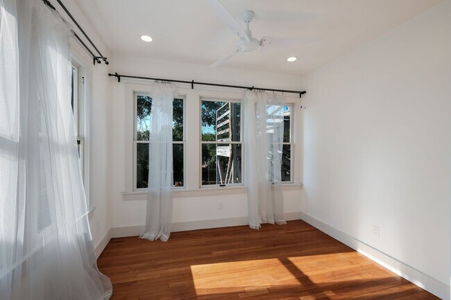Building Photo - Historic Monte Vista Charm meets Modern Convenience!