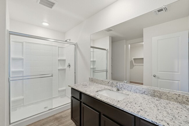 Building Photo - 4bedroom 2 bath single family home!
