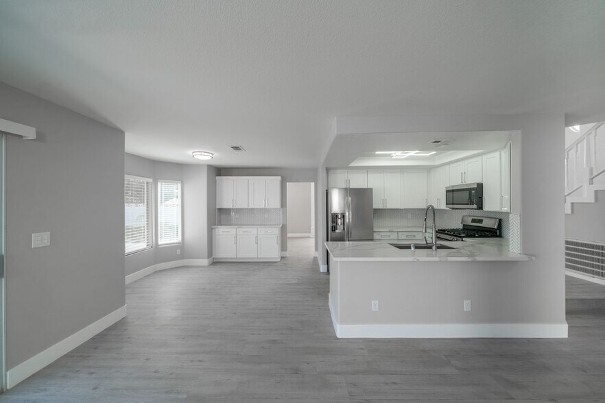 Building Photo - 1804 Summit Pointe Dr