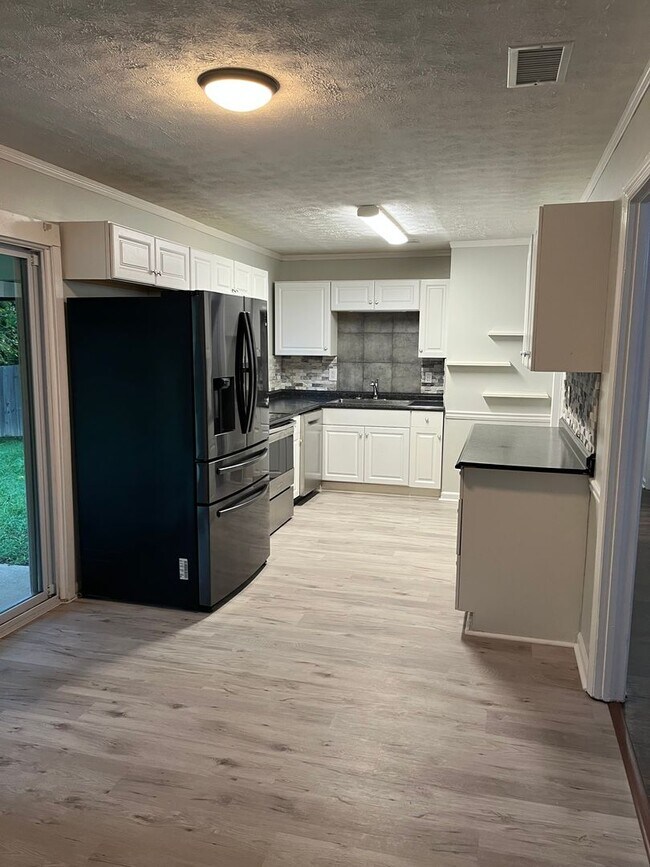 Building Photo - 2031 Wellborn Dr