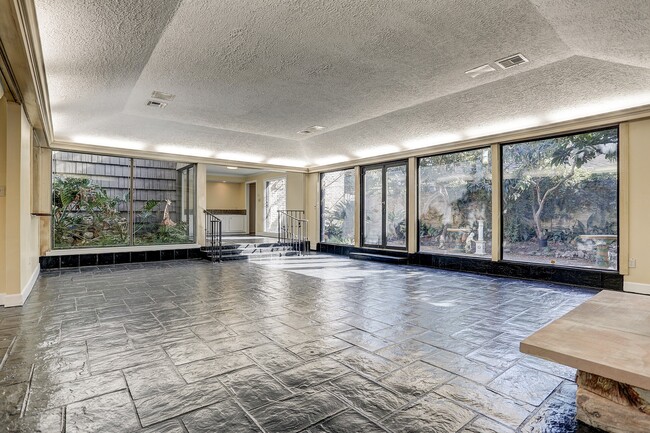 Building Photo - 5203 Braesvalley Dr