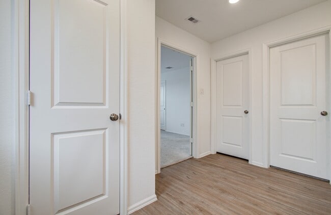 Building Photo - 9211 Redwood Br Dr