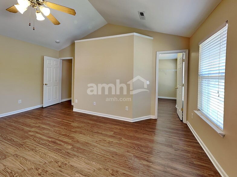 Building Photo - 2119 Ponty Pool Dr