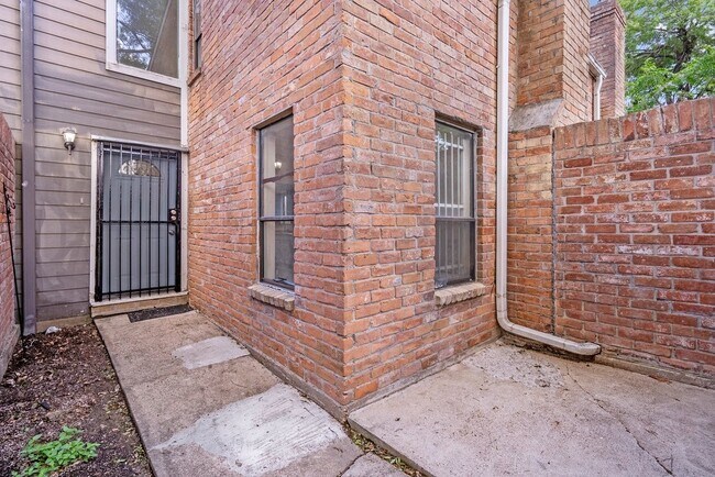 Building Photo - 8583 Wilcrest Dr