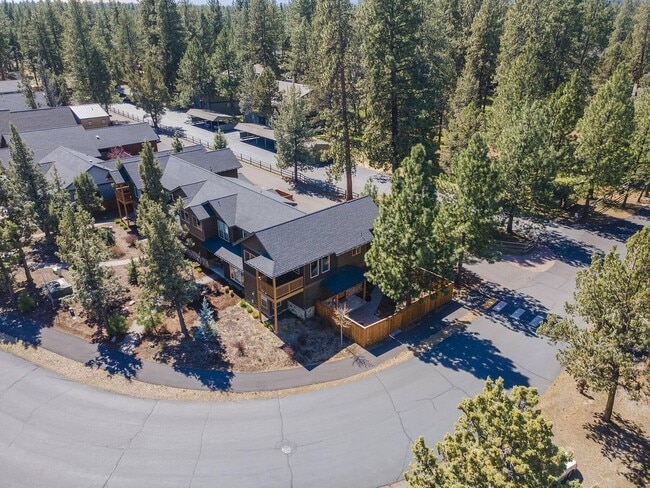 Building Photo - 923 E Desperado Trail