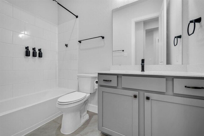 Building Photo - 1535 Park Path Dr