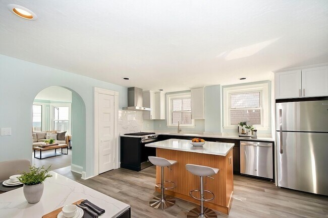 Building Photo - 7 Whitehead Ave