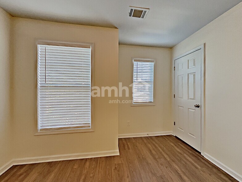 Building Photo - 2972 Briaroak Dr