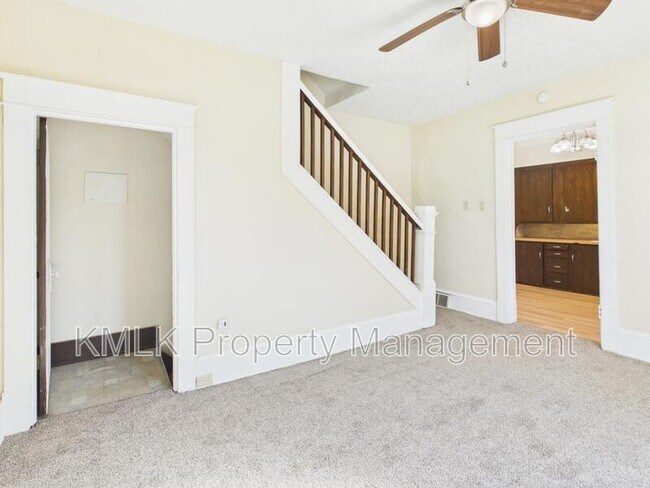 Building Photo - 446 7th St