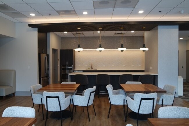 Building Photo - 512 N McClurg Ct