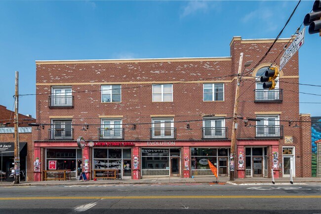 Primary Photo - 3205 N Davidson St