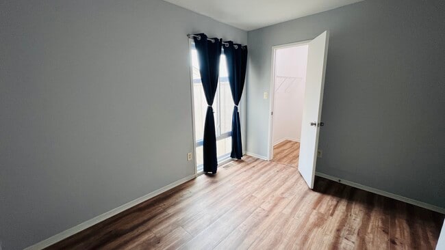 Building Photo - 10211 Ridgeline Dr
