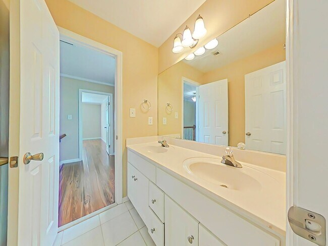Building Photo - 3 Bed 2.5 Bath Home near Lakeside Highschool