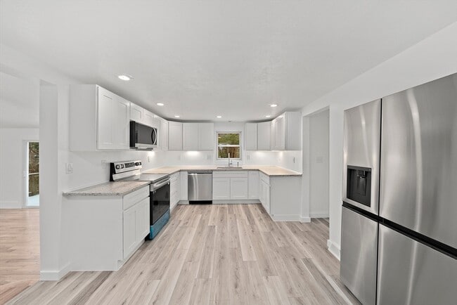 Building Photo - 4 Oaken Bucket Ln