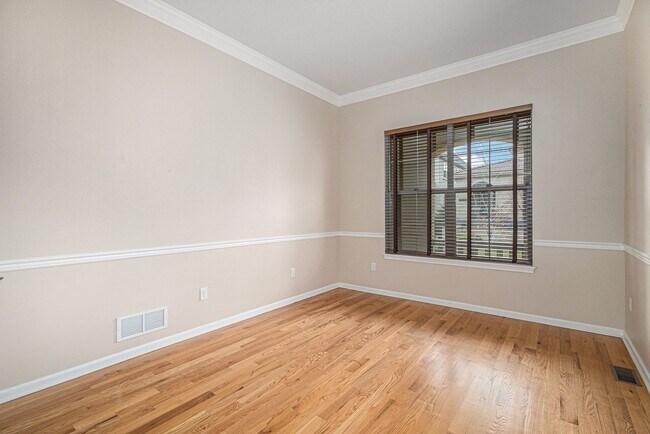 Building Photo - Spacious 4 bedroom 4 bathroom home in the heart of Lone Tree!