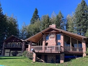 Building Photo - Custom Country Home With Spectacular Views...