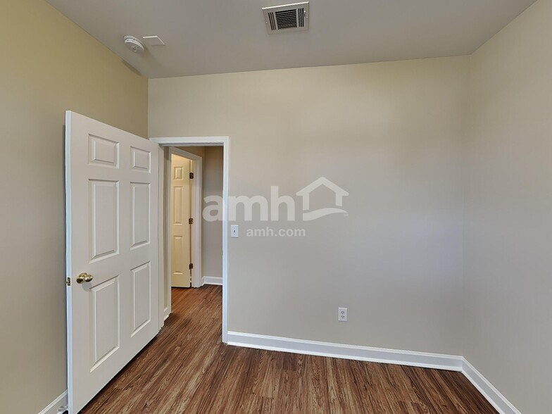 Building Photo - 1308 Chapman Ct