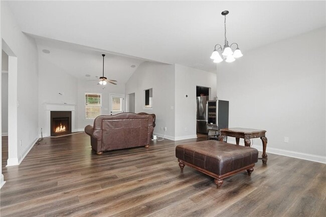 Building Photo - 612 Stevens Pl