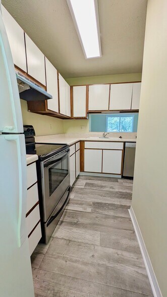 Building Photo - 534 E Graham Pl