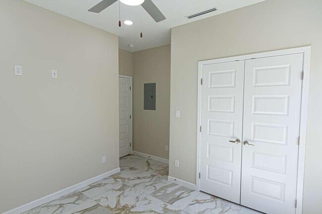 Building Photo - 509 N Emerald Ave