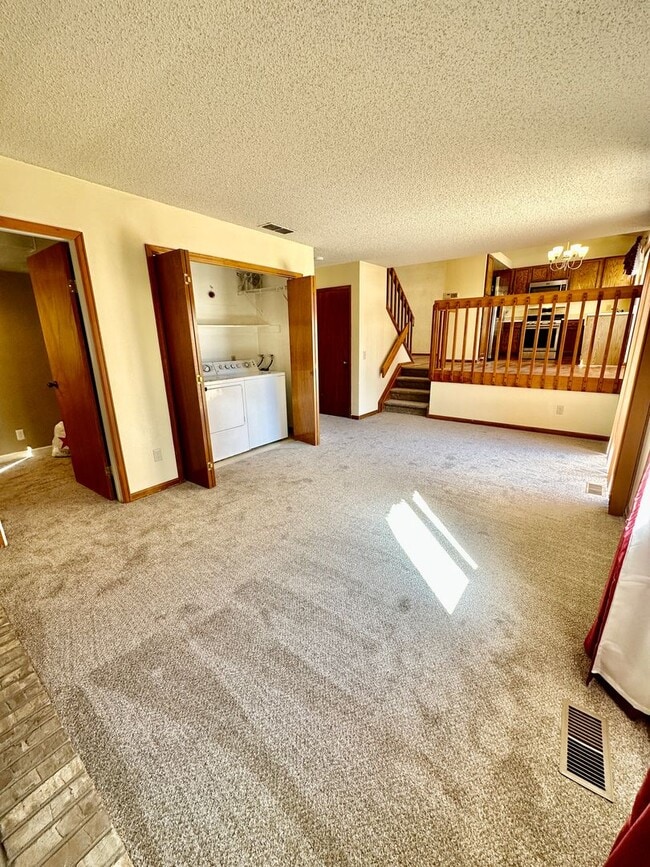 Building Photo - 4218 Goldenridge Way