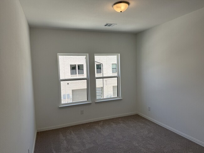 Building Photo - 1218 Daybreak Dr