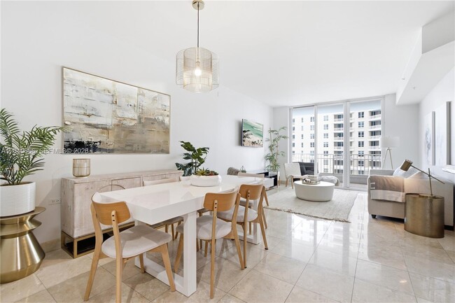 Building Photo - 801 Brickell Key Blvd