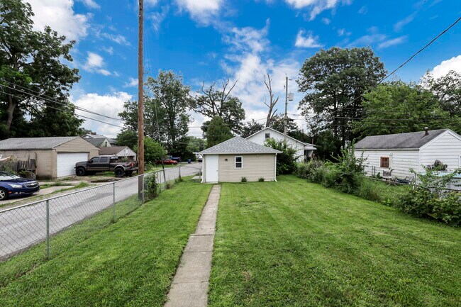 Building Photo - 418 Townsend Ave