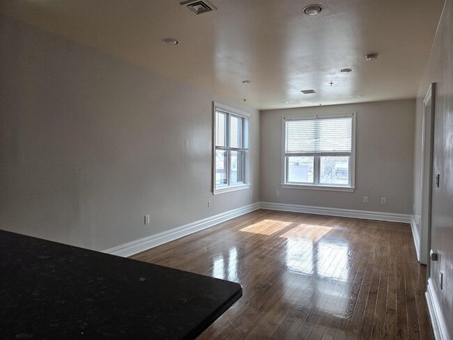 Building Photo - 1000 West St