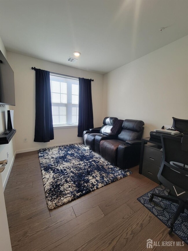 Building Photo - 231 Lorhan Dr