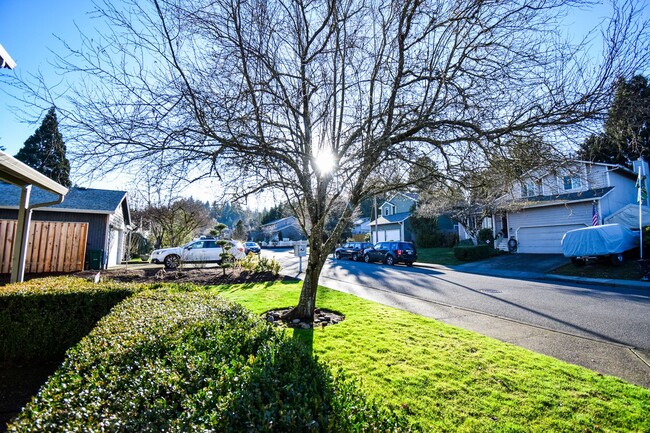 Building Photo - Beautiful Home Great Neighborhood! Central...