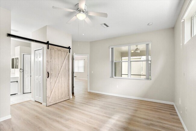 Building Photo - 15234 Searobbin Dr