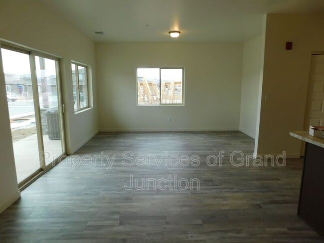 Building Photo - 658 Brookwillow Dr