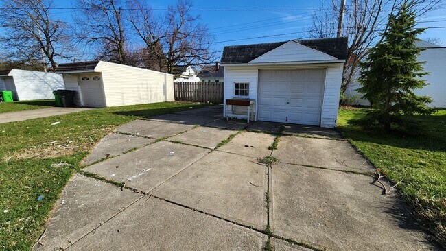 Building Photo - 4156 Hinsdale Rd