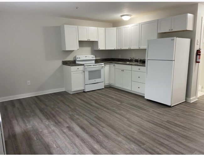 Building Photo - 45 W Main St