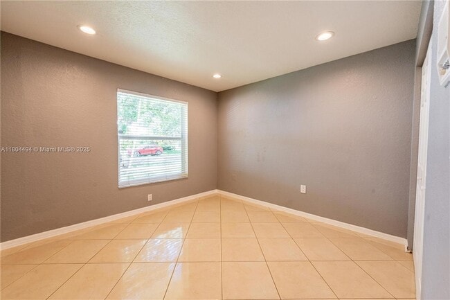 Building Photo - 1840 SW 135th Way