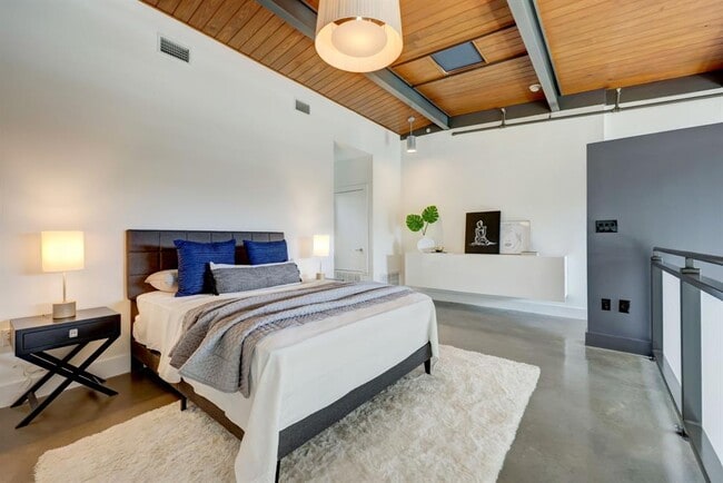 Building Photo - 2205 N Lamar Blvd