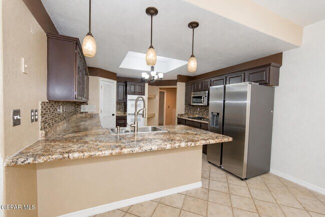 Building Photo - 6520 Grand Ridge Dr